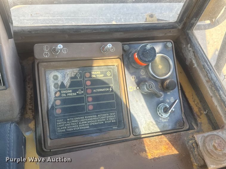 image for item ET1796 1986 Caterpillar 963 track loader