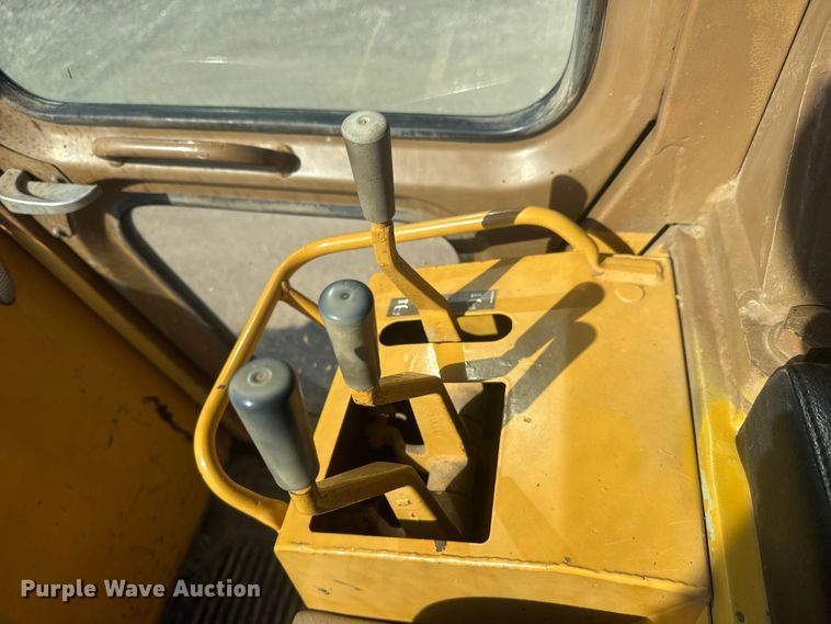 image for item ET1796 1986 Caterpillar 963 track loader