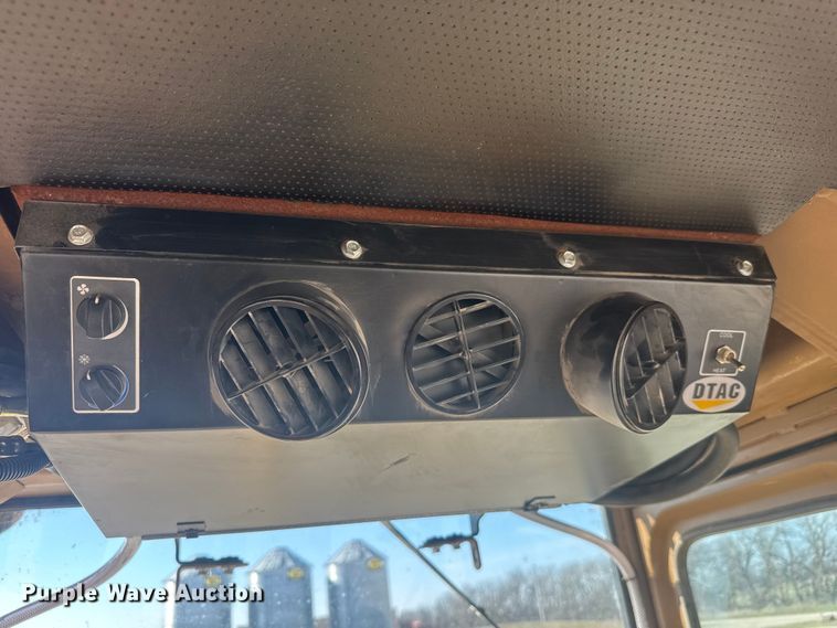 image for item ET1796 1986 Caterpillar 963 track loader