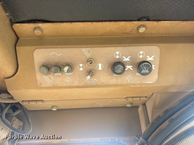 image for item ET1796 1986 Caterpillar 963 track loader