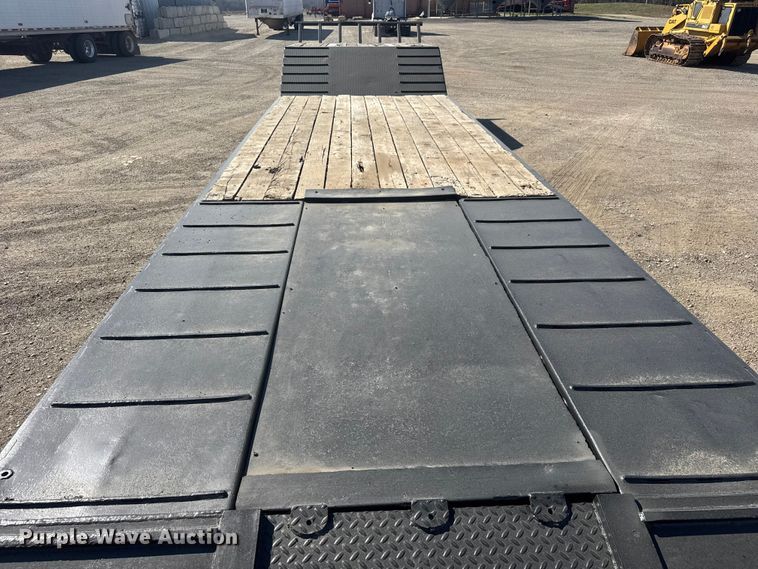 image for item ET1797 2004 Trail King TK50-412 drop deck equipment trailer