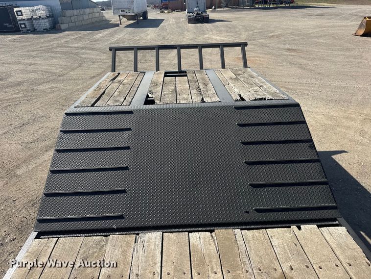 image for item ET1797 2004 Trail King TK50-412 drop deck equipment trailer