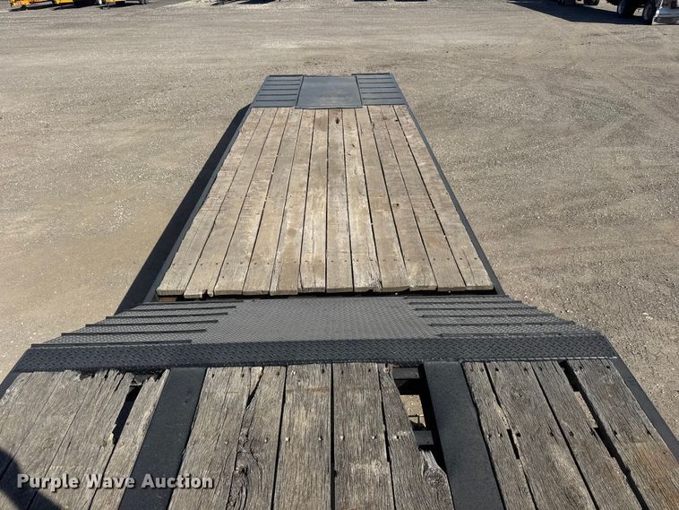 image for item ET1797 2004 Trail King TK50-412 drop deck equipment trailer