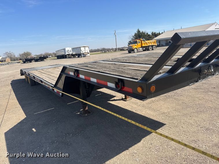 image for item ET1797 2004 Trail King TK50-412 drop deck equipment trailer