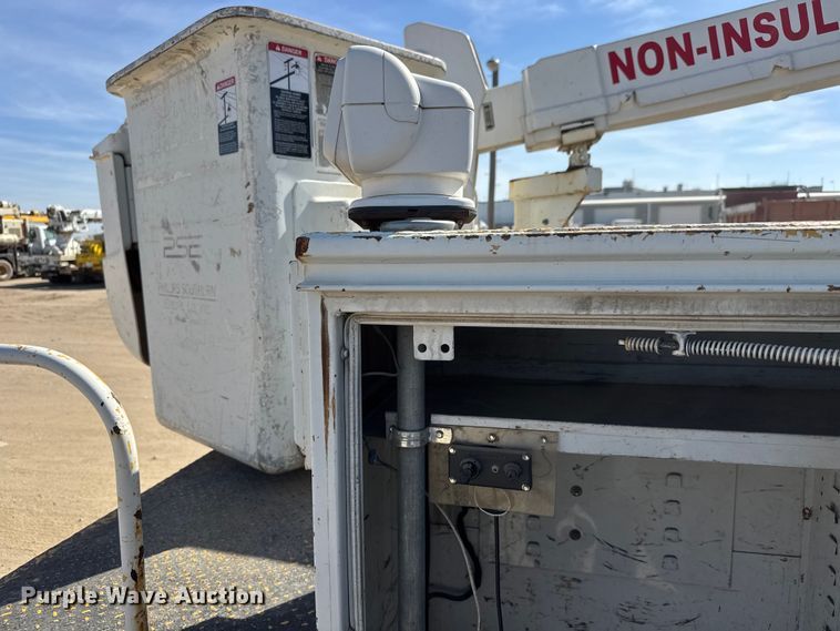 image for item ET1811 2007 Ford F450 Super Duty XL bucket truck