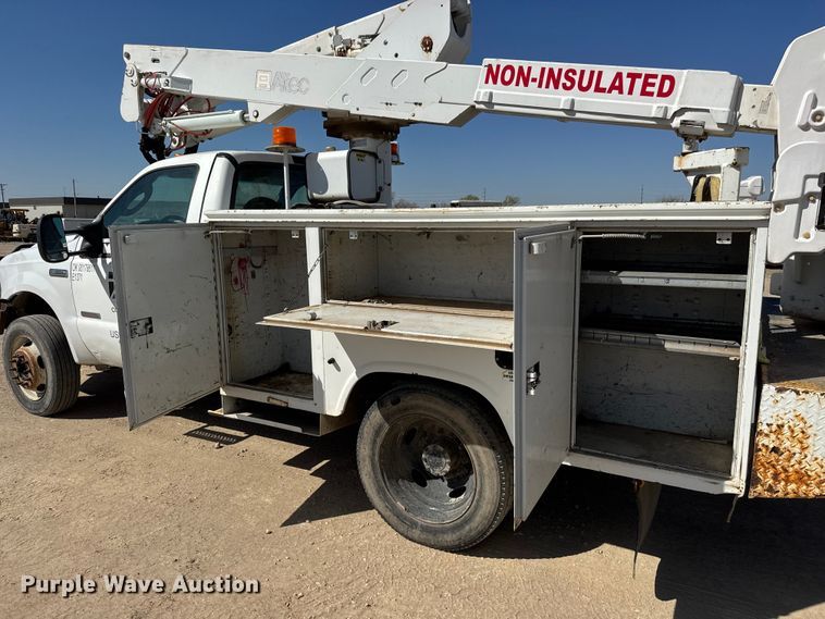 image for item ET1811 2007 Ford F450 Super Duty XL bucket truck