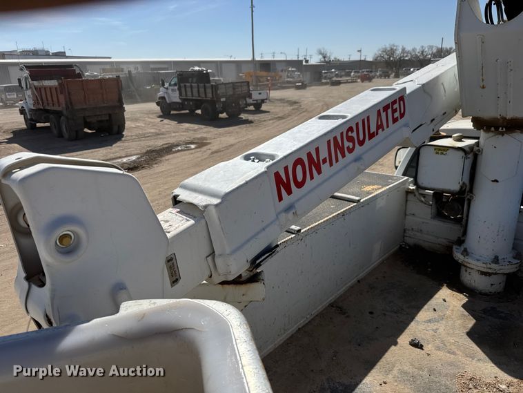 image for item ET1811 2007 Ford F450 Super Duty XL bucket truck