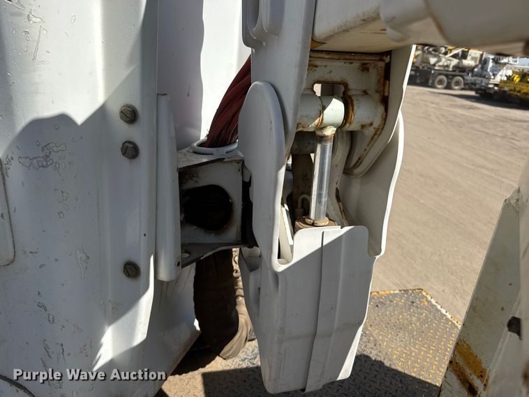 image for item ET1811 2007 Ford F450 Super Duty XL bucket truck