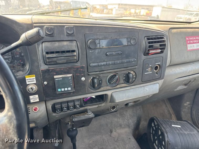 image for item ET1811 2007 Ford F450 Super Duty XL bucket truck