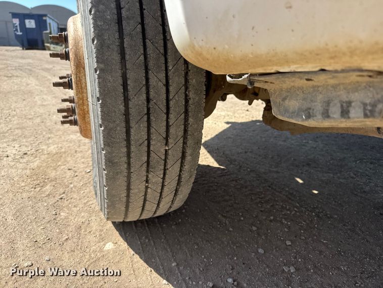 image for item ET1811 2007 Ford F450 Super Duty XL bucket truck