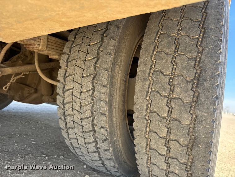 image for item ET1811 2007 Ford F450 Super Duty XL bucket truck