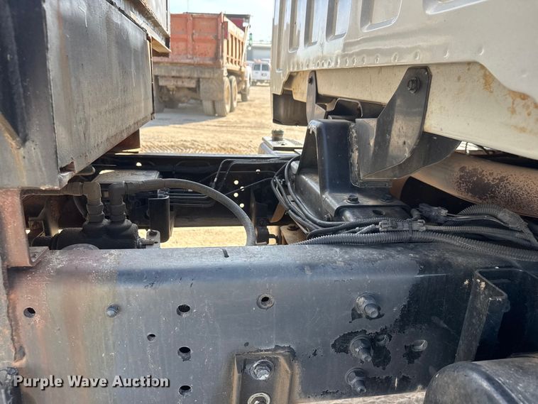 image for item ET1815 2000 GMC C6500 dump flatbed truck