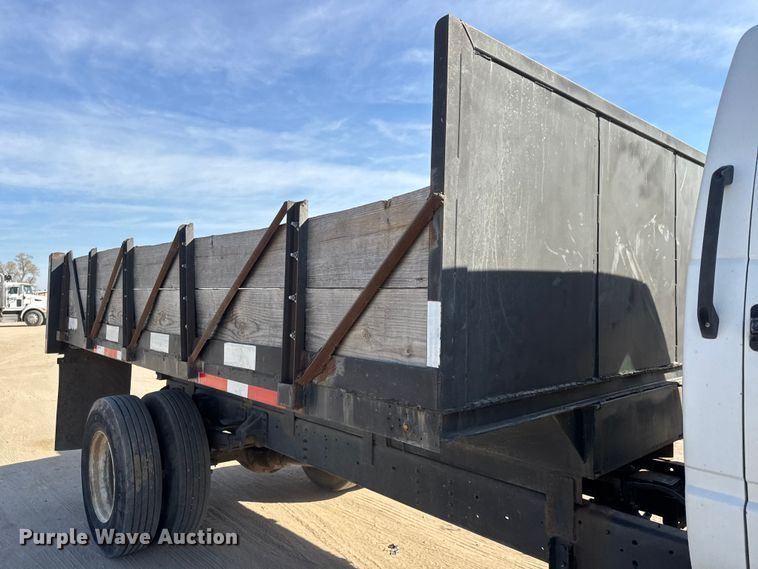 image for item ET1815 2000 GMC C6500 dump flatbed truck