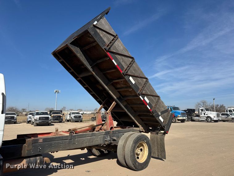image for item ET1815 2000 GMC C6500 dump flatbed truck