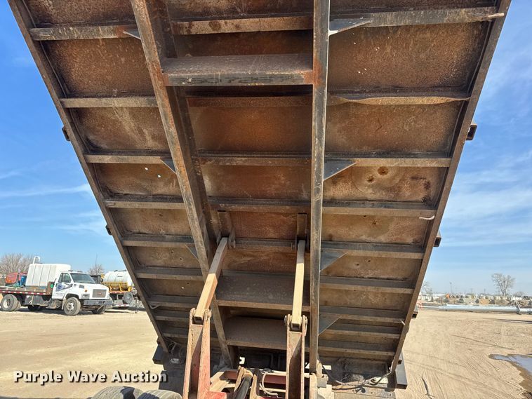 image for item ET1815 2000 GMC C6500 dump flatbed truck