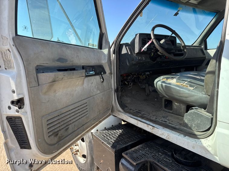 image for item ET1815 2000 GMC C6500 dump flatbed truck