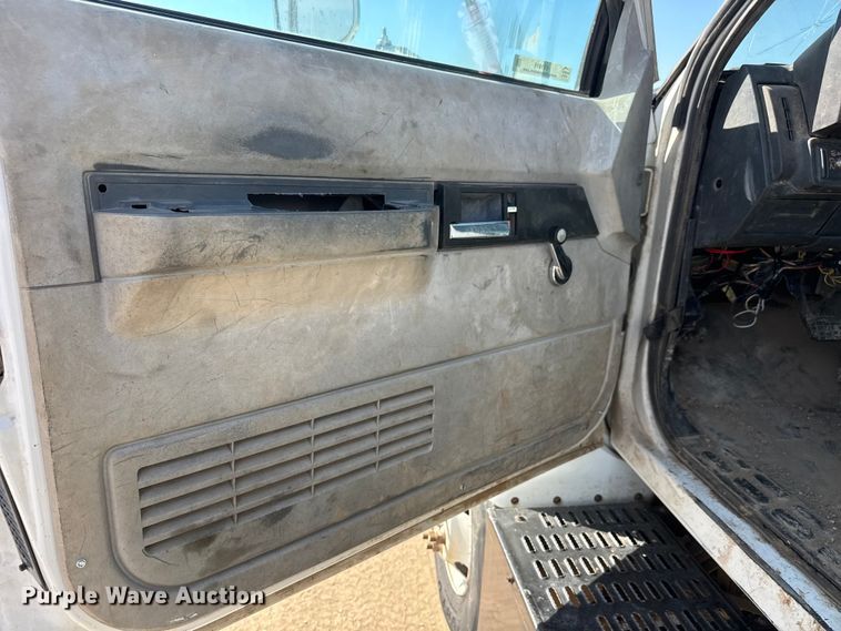 image for item ET1815 2000 GMC C6500 dump flatbed truck