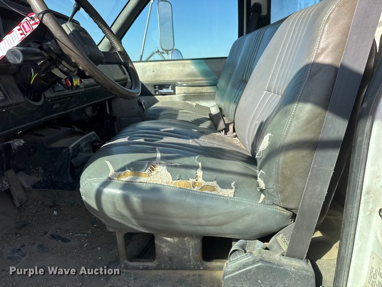 image for item ET1815 2000 GMC C6500 dump flatbed truck