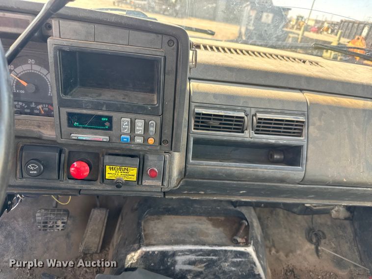 image for item ET1815 2000 GMC C6500 dump flatbed truck