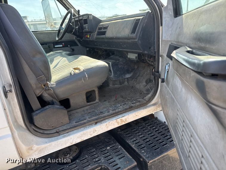 image for item ET1815 2000 GMC C6500 dump flatbed truck