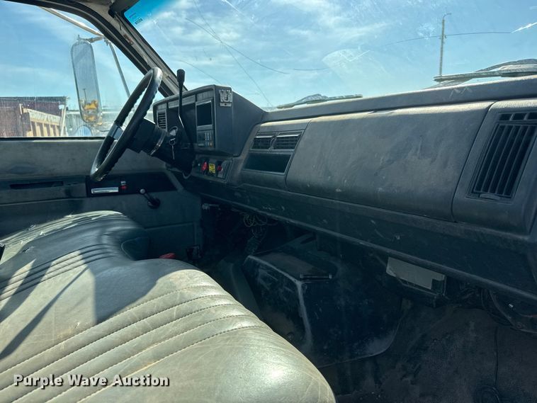 image for item ET1815 2000 GMC C6500 dump flatbed truck