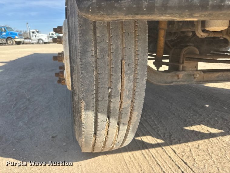 image for item ET1815 2000 GMC C6500 dump flatbed truck