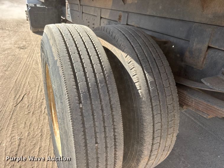 image for item ET1815 2000 GMC C6500 dump flatbed truck