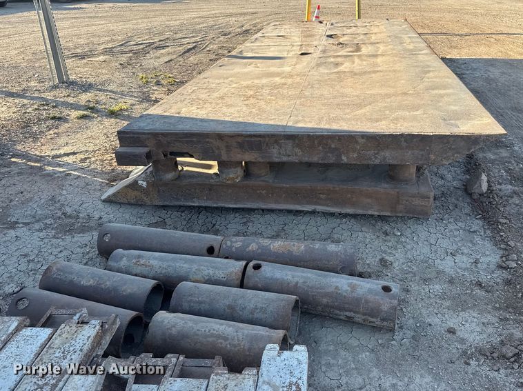 image for item ET1819 Trench box