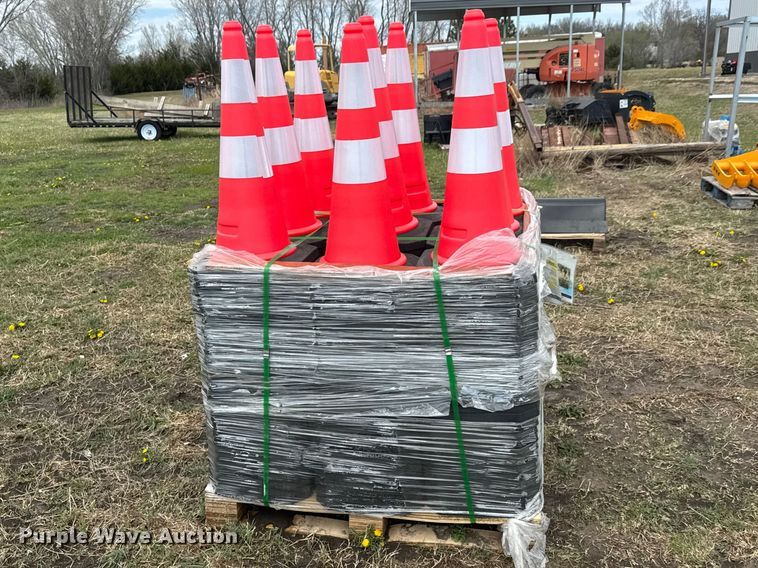 image for item ET1828 (250) Landherd Road Cone traffic cones