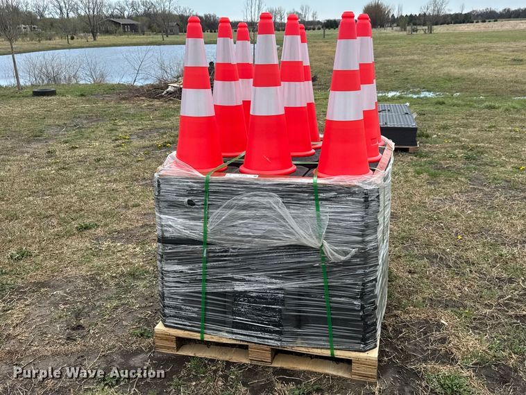 image for item ET1828 (250) Landherd Road Cone traffic cones