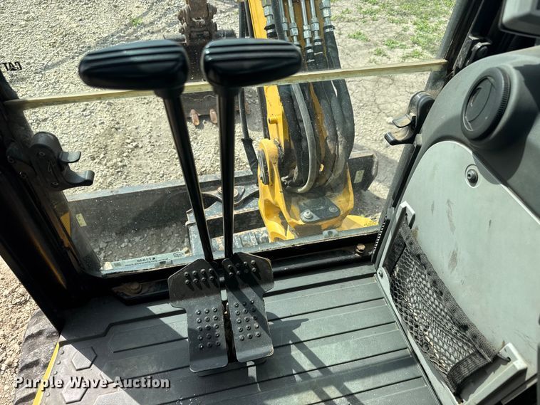 image for item ET1848 2015 Caterpillar 303.5E2 CR mini excavator