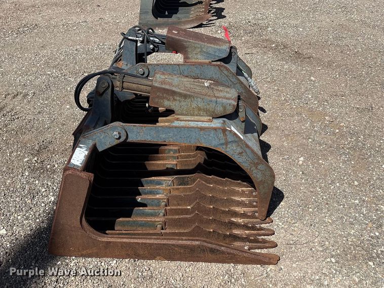 image for item EU0359 Skid steer grapple bucket