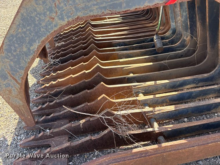 image for item EU0359 Skid steer grapple bucket