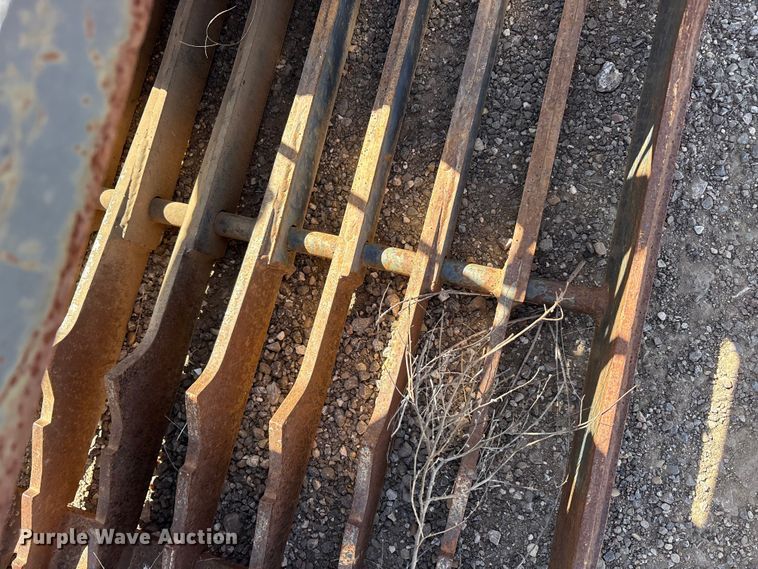 image for item EU0359 Skid steer grapple bucket