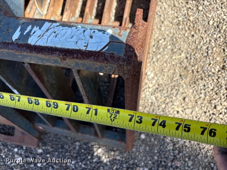 image for item EU0359 Skid steer grapple bucket