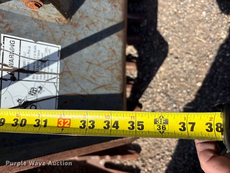 image for item EU0359 Skid steer grapple bucket