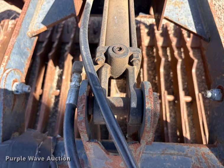 image for item EU0359 Skid steer grapple bucket