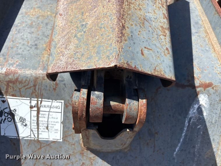 image for item EU0359 Skid steer grapple bucket