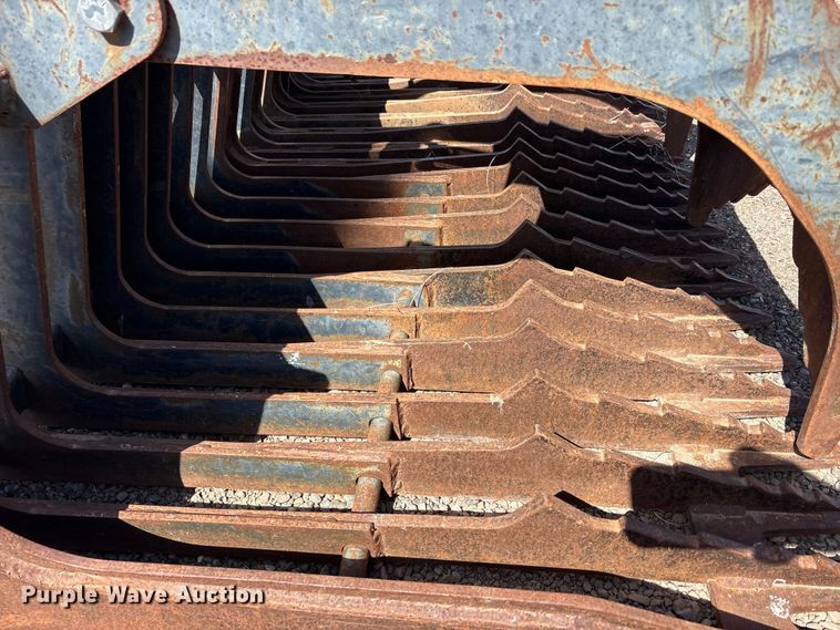 image for item EU0359 Skid steer grapple bucket