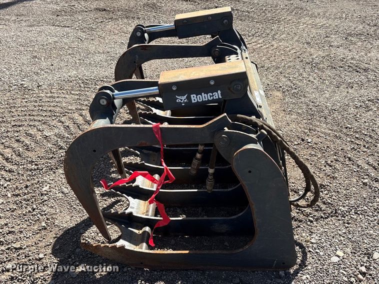 image for item EU0360 Bobcat GRPL 72 Root skid steer grapple bucket