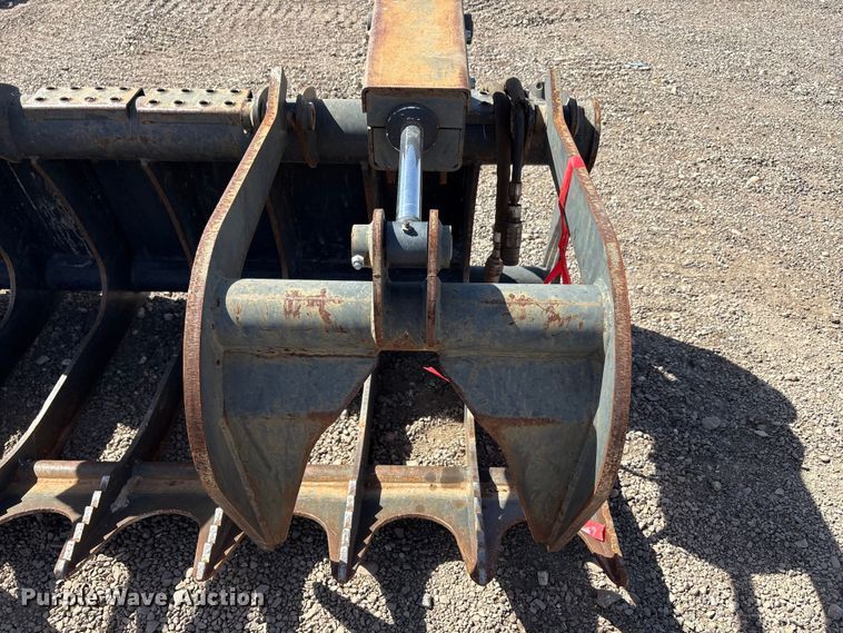 image for item EU0360 Bobcat GRPL 72 Root skid steer grapple bucket