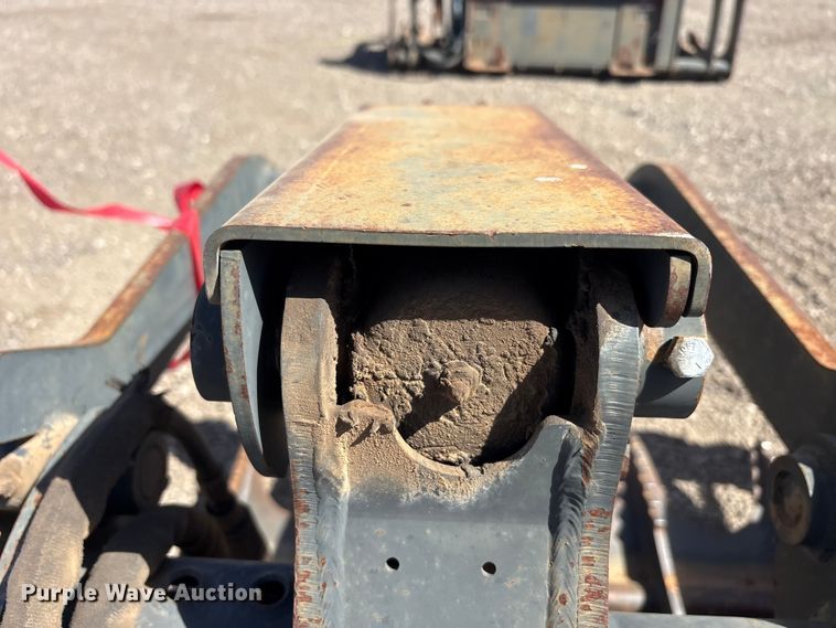 image for item EU0360 Bobcat GRPL 72 Root skid steer grapple bucket