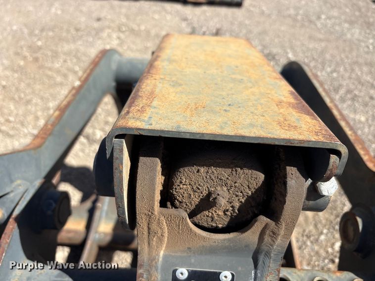 image for item EU0360 Bobcat GRPL 72 Root skid steer grapple bucket