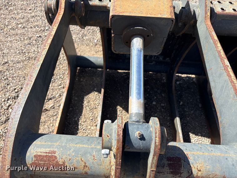 image for item EU0360 Bobcat GRPL 72 Root skid steer grapple bucket