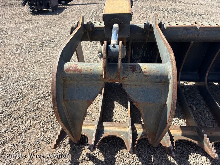 image for item EU0360 Bobcat GRPL 72 Root skid steer grapple bucket