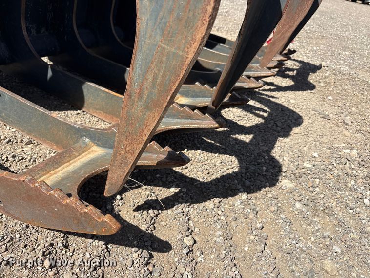 image for item EU0360 Bobcat GRPL 72 Root skid steer grapple bucket