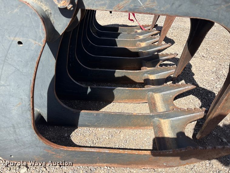 image for item EU0360 Bobcat GRPL 72 Root skid steer grapple bucket