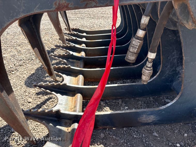 image for item EU0360 Bobcat GRPL 72 Root skid steer grapple bucket