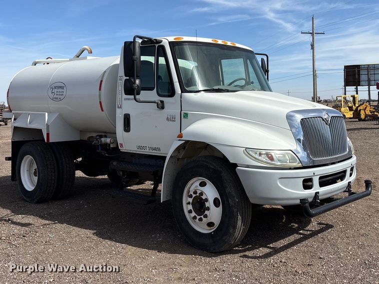 image for item EU0380 2006 International MA015 water truck