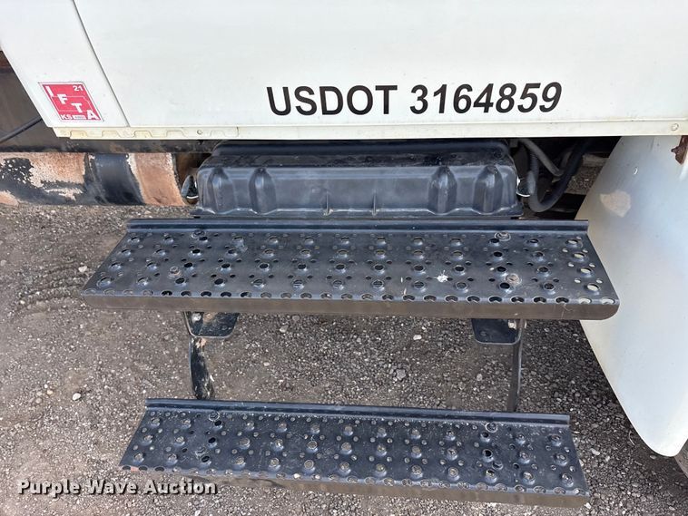 image for item EU0380 2006 International MA015 water truck